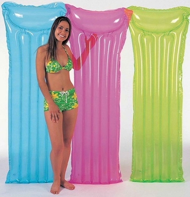 Promotie Transparante Opblaasbare de Luchtmatras van Pvc met Douaneembleem voor Strand
